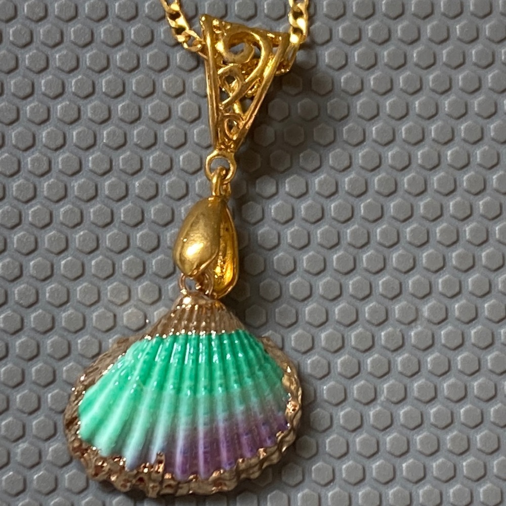 18 KGP yellow gold necklace with purple and green seashell - Picture 2 of 6